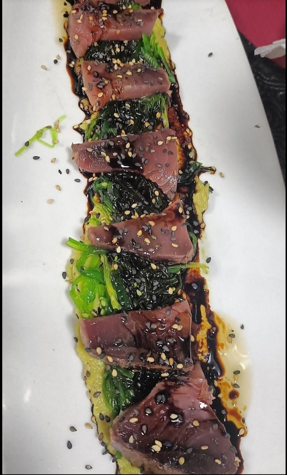 Tataki de atún con sésamo y salsa teriyaki
